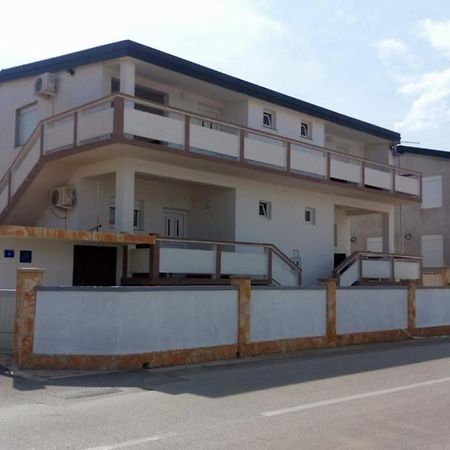 Apartmani Matovina วีร์ ภายนอก รูปภาพ