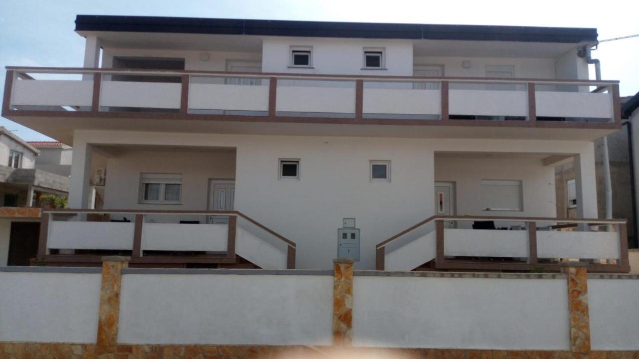 Apartmani Matovina วีร์ ภายนอก รูปภาพ