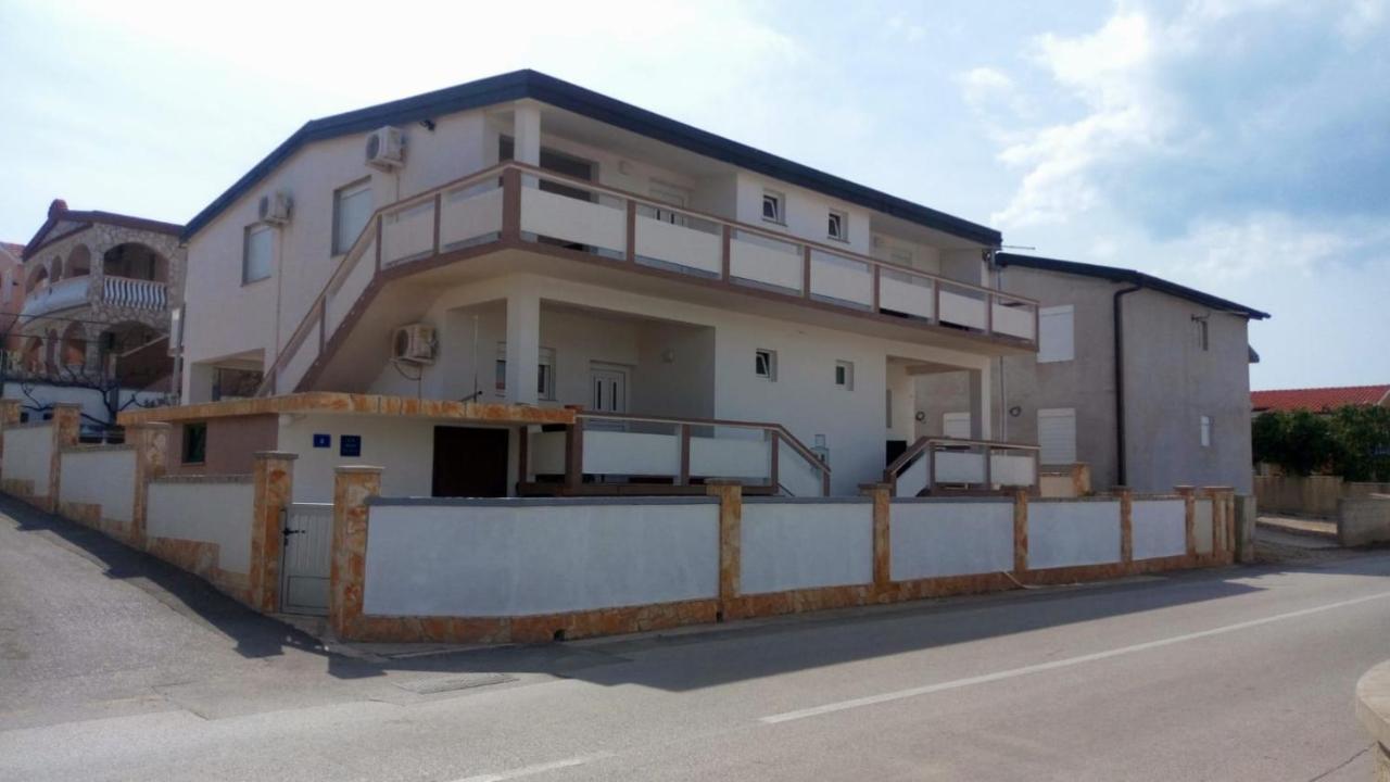 Apartmani Matovina วีร์ ภายนอก รูปภาพ