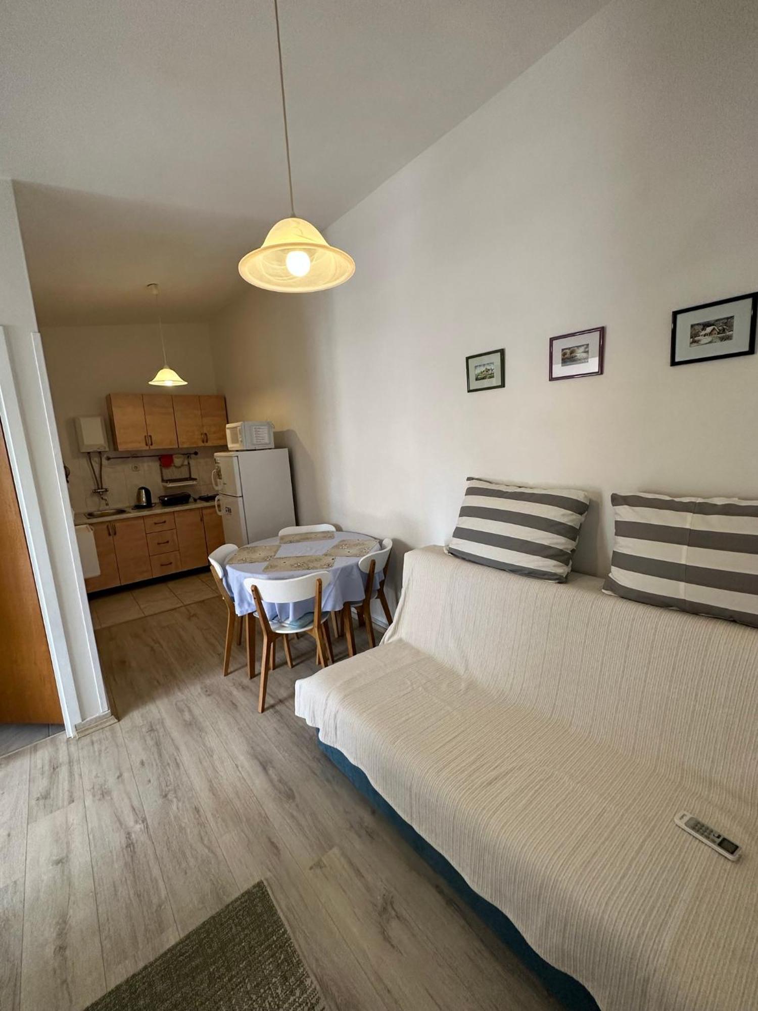 Apartmani Matovina วีร์ ภายนอก รูปภาพ