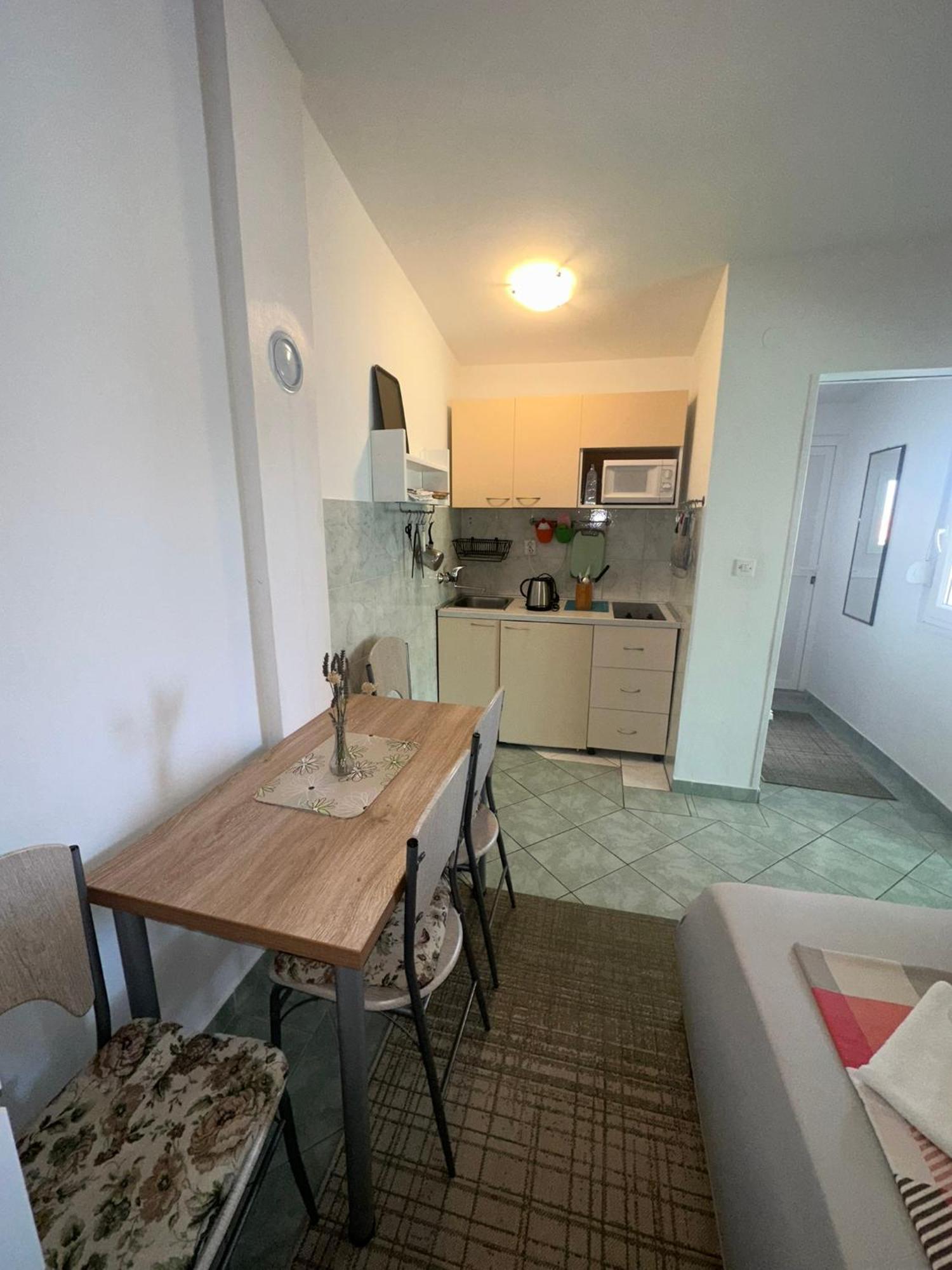 Apartmani Matovina วีร์ ภายนอก รูปภาพ