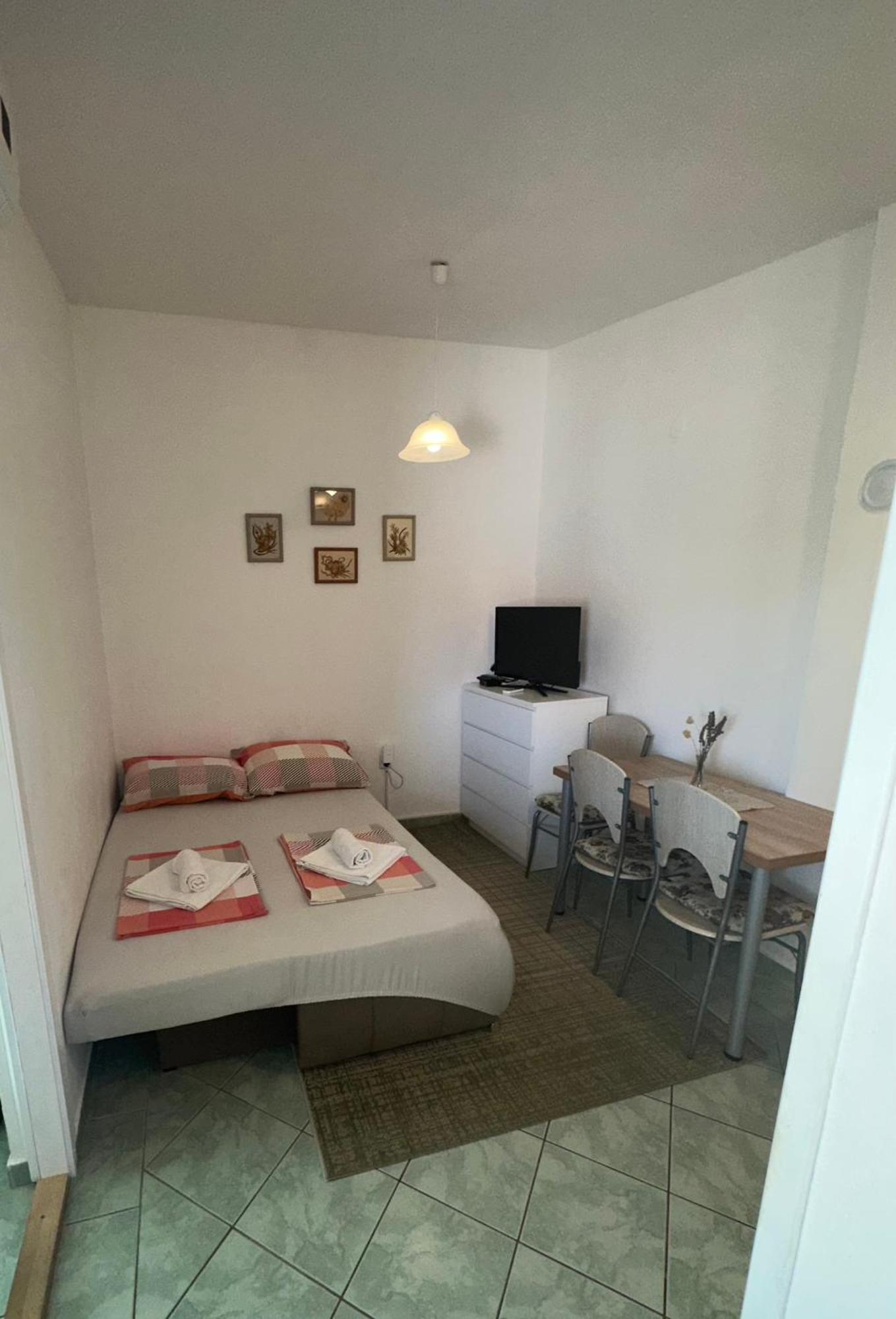 Apartmani Matovina วีร์ ภายนอก รูปภาพ