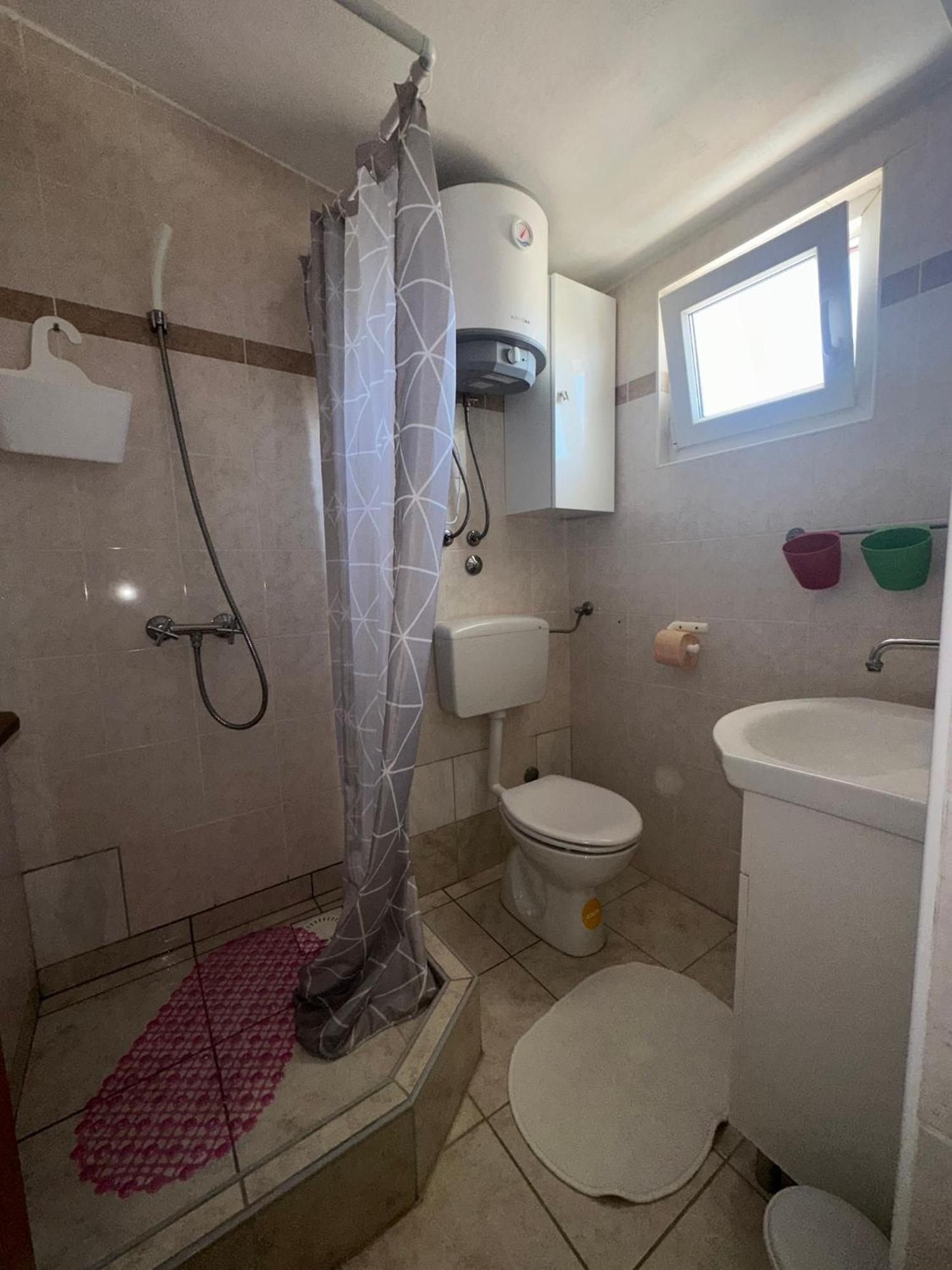 Apartmani Matovina วีร์ ภายนอก รูปภาพ
