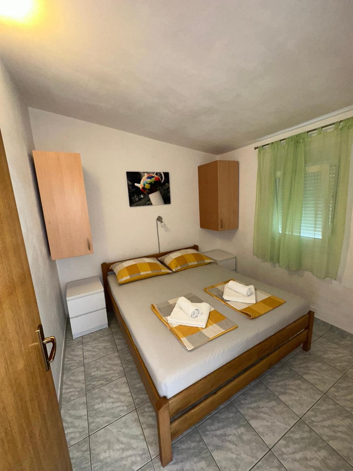 Apartmani Matovina วีร์ ภายนอก รูปภาพ